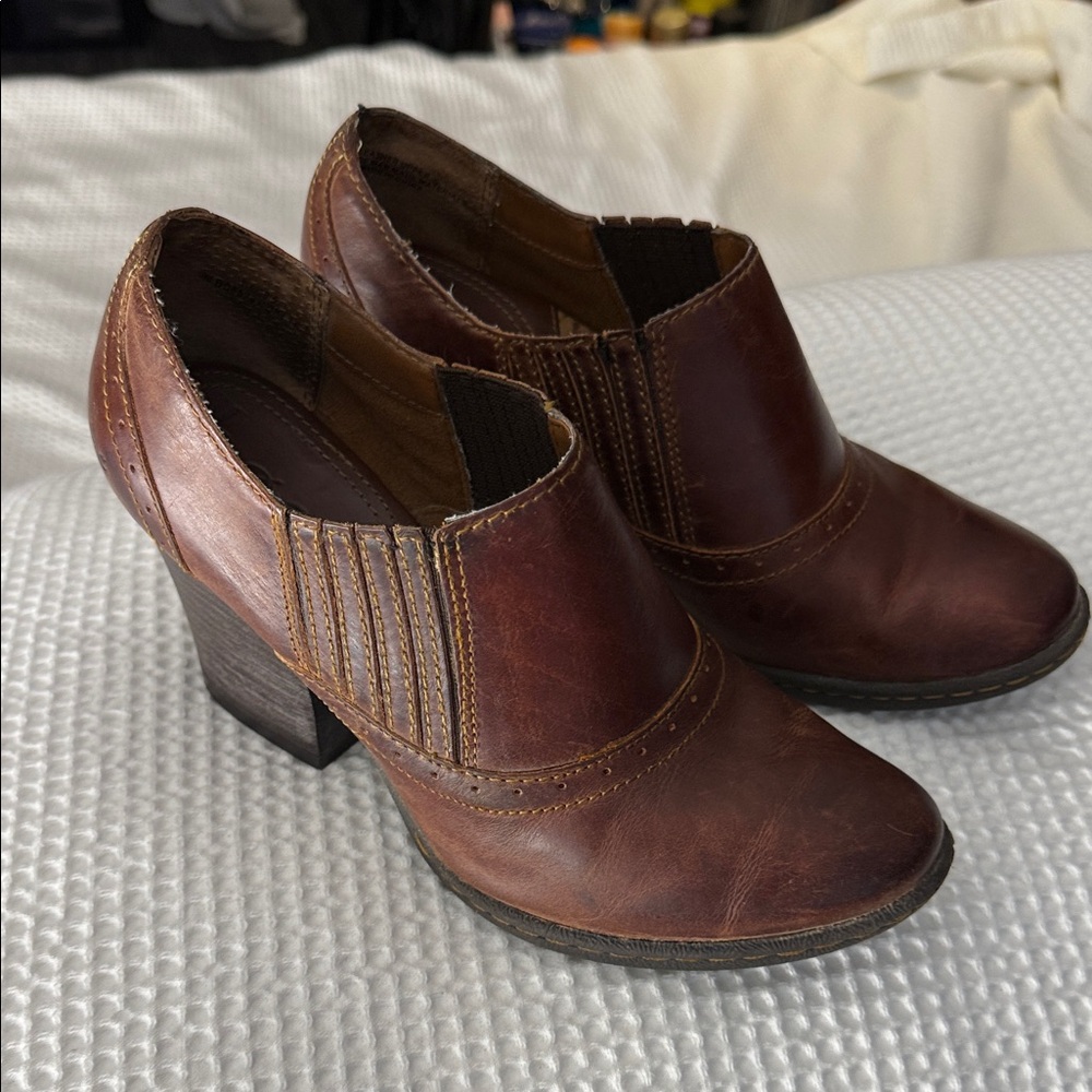 b.o.c. Brown Leather Women's Ankle Booties - Size 7.5